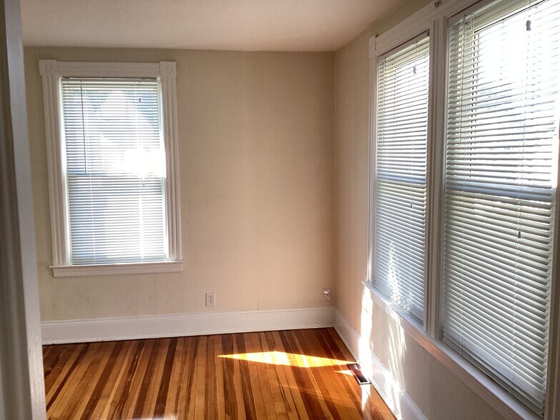 Building Photo - 18 Rockland St