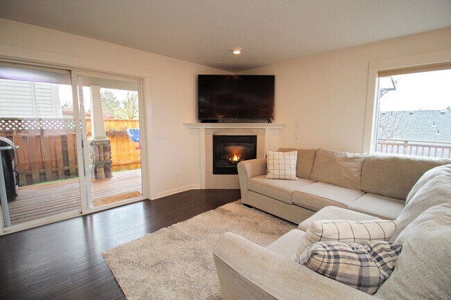 Building Photo - Delightful Newer Construction 3 Bed/2.5 Bath Home in Tranquil Beaverton Neighborhood