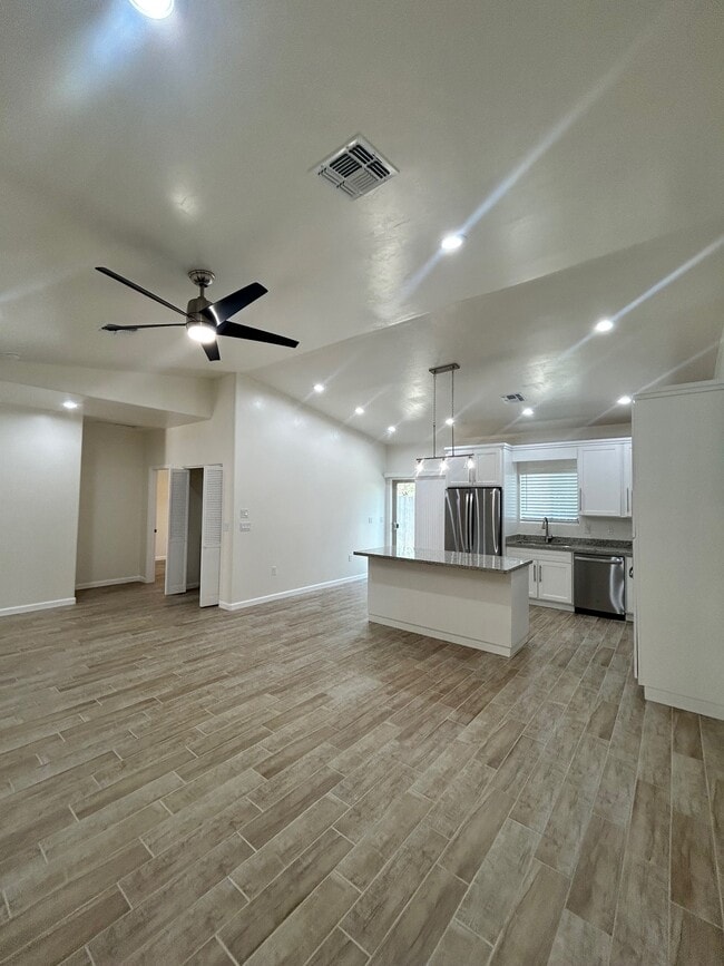 Building Photo - 1324 Renda Ct