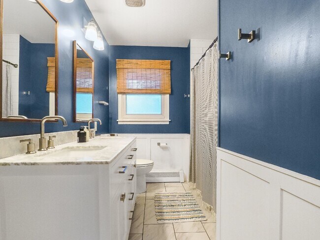 Building Photo - Open and Updated 2-Bed Home with Granite & Hardwood  in Arden Hills!"