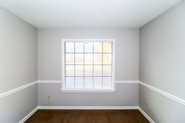 Building Photo - 4462 Garrison Ave