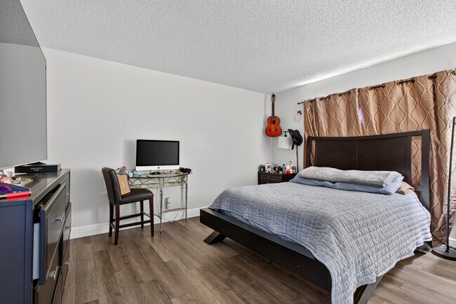 Building Photo - 7820 S Colony Cir