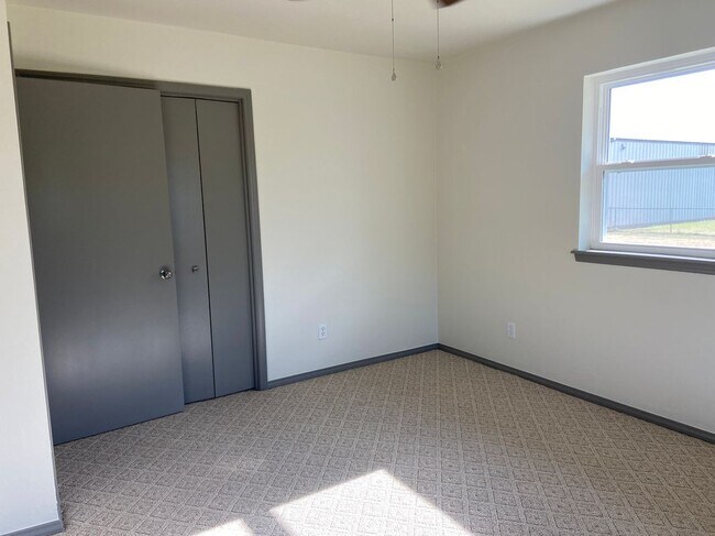 Building Photo - 121 N Montebella Terrace