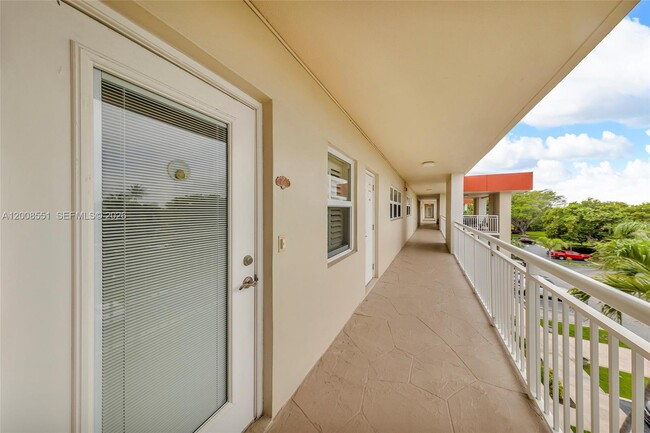 Building Photo - 3050 NE 48th Ct