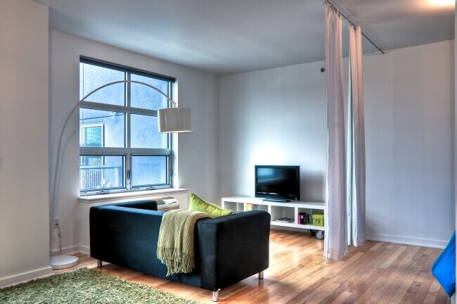 Primary Photo - 22 Floors