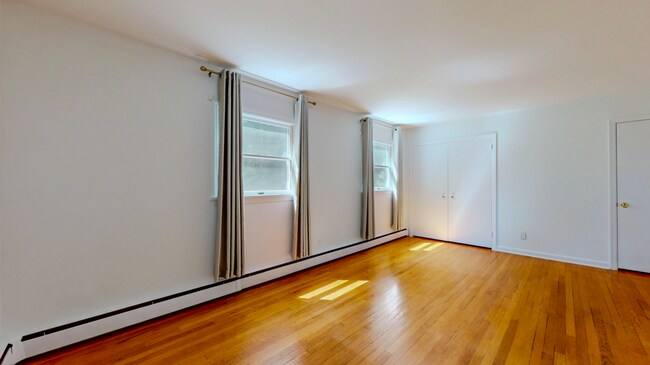 Building Photo - Spacious 3-Bedroom Split-Level with Firepl...