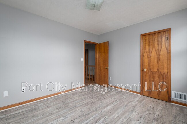 Building Photo - 1237 Delbert Ave