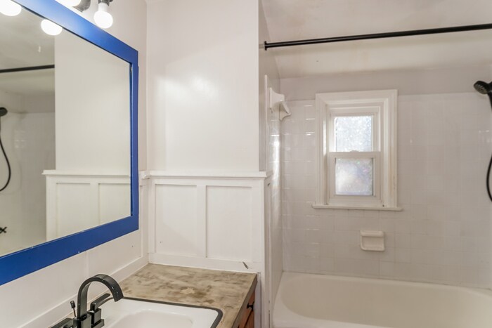 Building Photo - 2343 Ridgewood Rd