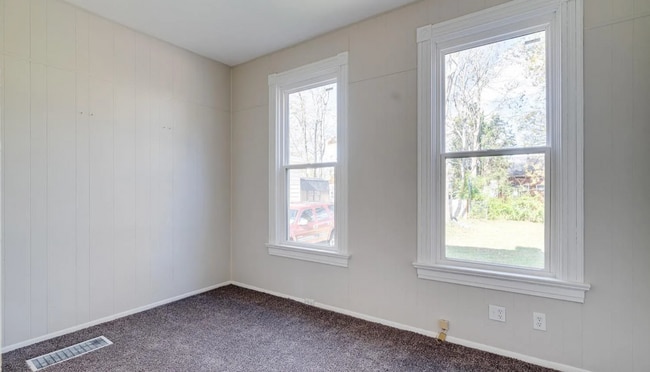 Building Photo - Stylish 3-Bed Home with Private Patio, Basement & Off-Street Parking in Cincinnati