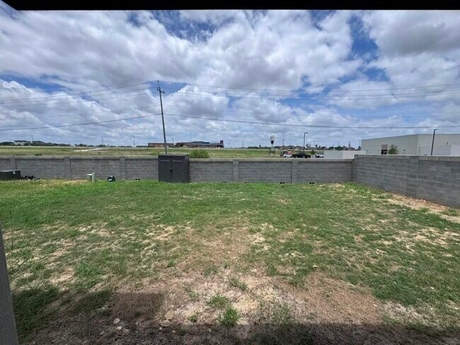 Building Photo - 3012 Clydesdale Dr