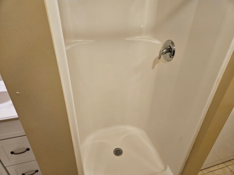 Second floor bathroom with walk-in shower - 27 Route 103