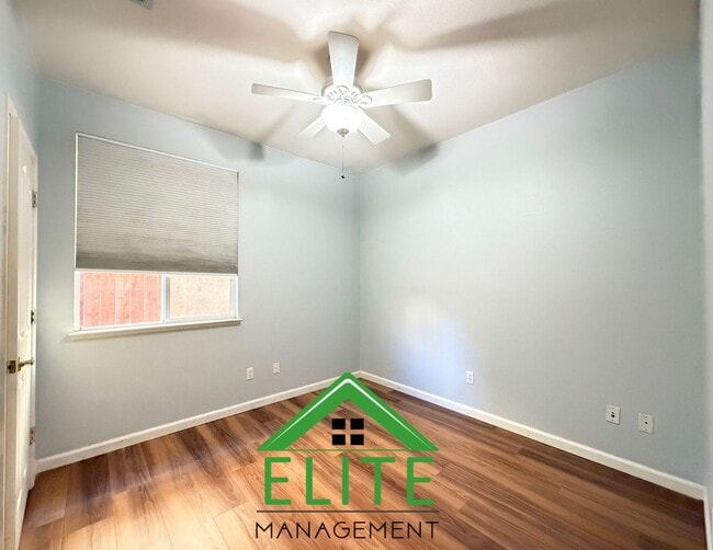 Building Photo - **Spacious 4-Bedroom Single-Story Home in Desirable Elk Grove Neighborhood**