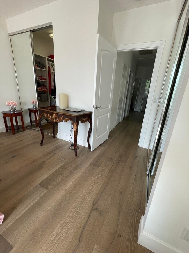 Building Photo - 245 Fortuna Dr