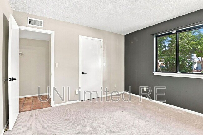 Building Photo - 2700 W Lynette Dr