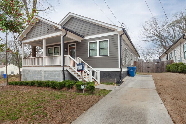Building Photo - Conveniently Located 4bd/3ba Home Minutes From ATLBeltLine w/ Private Backyard!