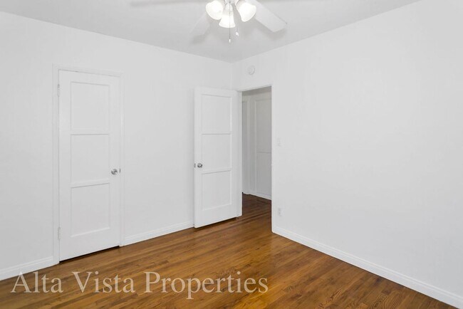 Building Photo - Great two bedroom, one bath beach bungalow...