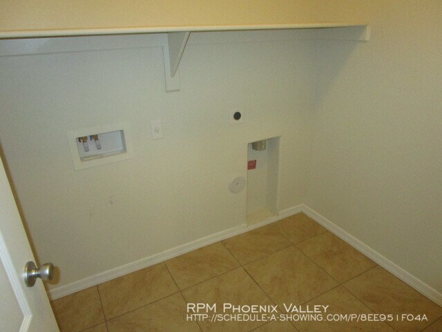 Building Photo - 24392 W Sheraton Ln