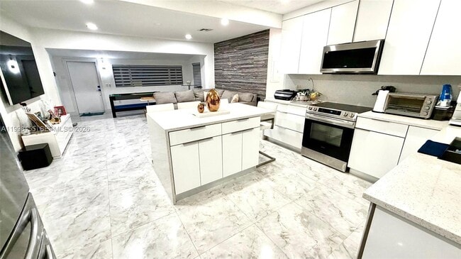 Building Photo - 1555 SW 21st Way