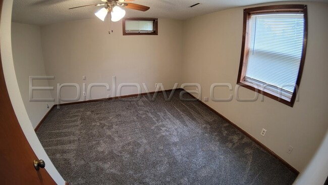 Building Photo - 2082 High Dr SE