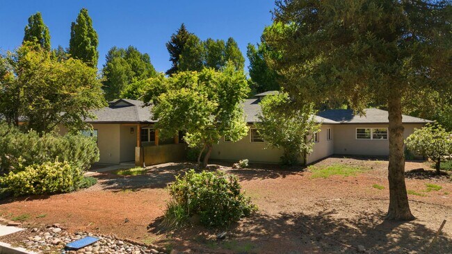 Building Photo - Reburbished 3bd/2ba, 2,275 sq ft home in C...