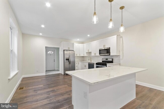 Building Photo - 215 N 53rd St