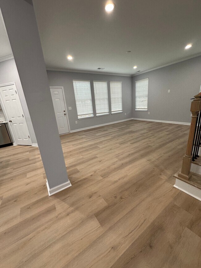 Building Photo - 517 Cardamon Ct