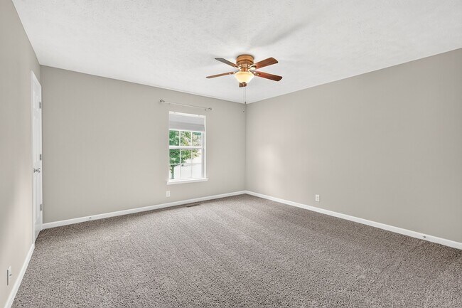 Building Photo - 2504 Angelyn Dr
