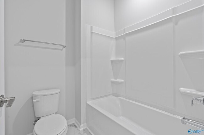 Building Photo - 247 Pennington Ave