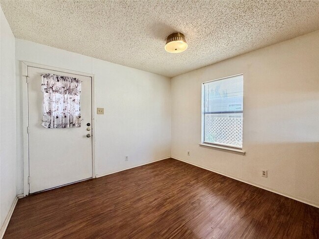 Building Photo - 3311 Fallmeadow St