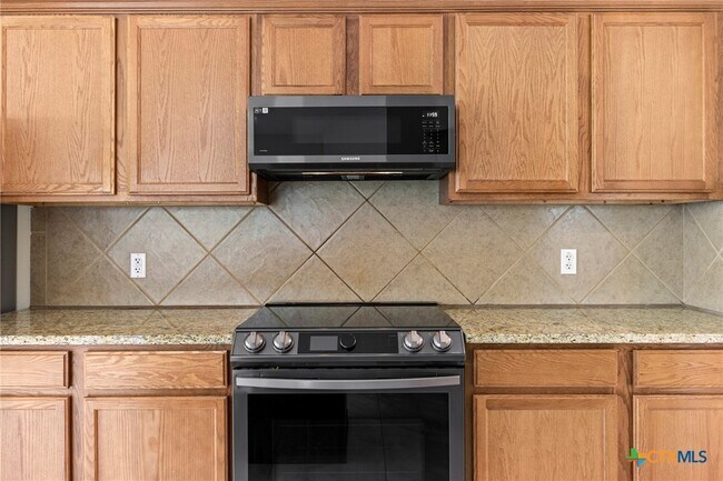 Building Photo - 5621 Bedrock Dr