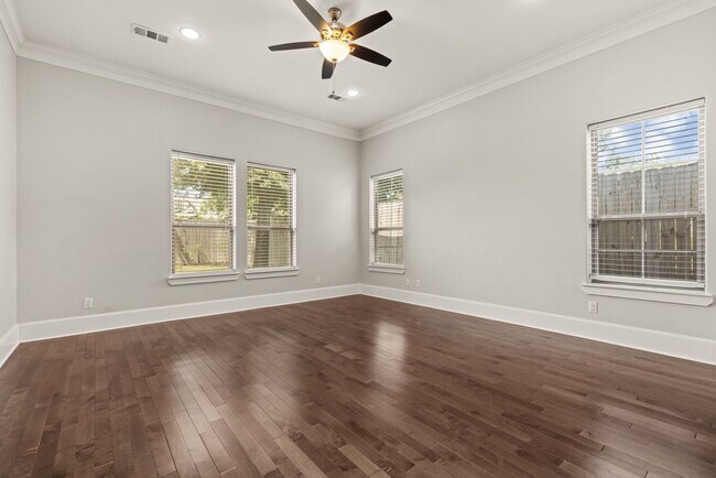 Building Photo - 8550 Ridgepoint Dr
