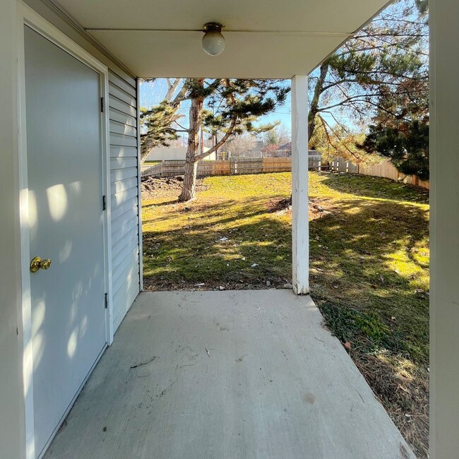 Building Photo - 3185 S Apple St