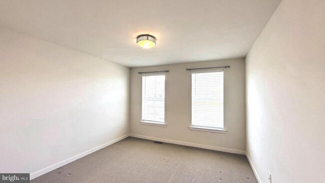 Building Photo - 229 Wynstone Ct
