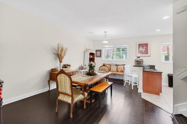 Building Photo - 321 Bayfront Dr