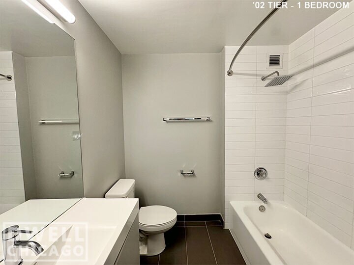 Building Photo - 2600 N Clark St