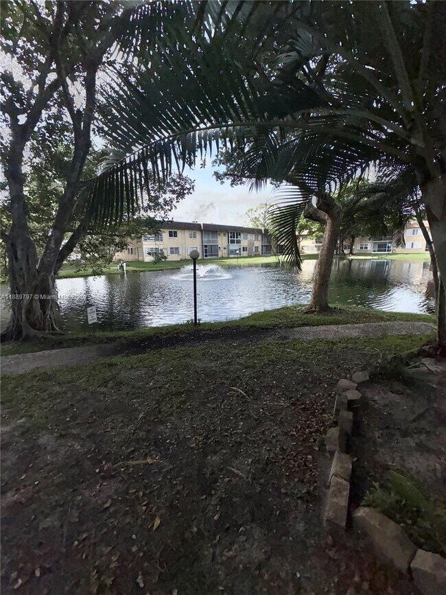 Building Photo - 5140 SW 40th Ave