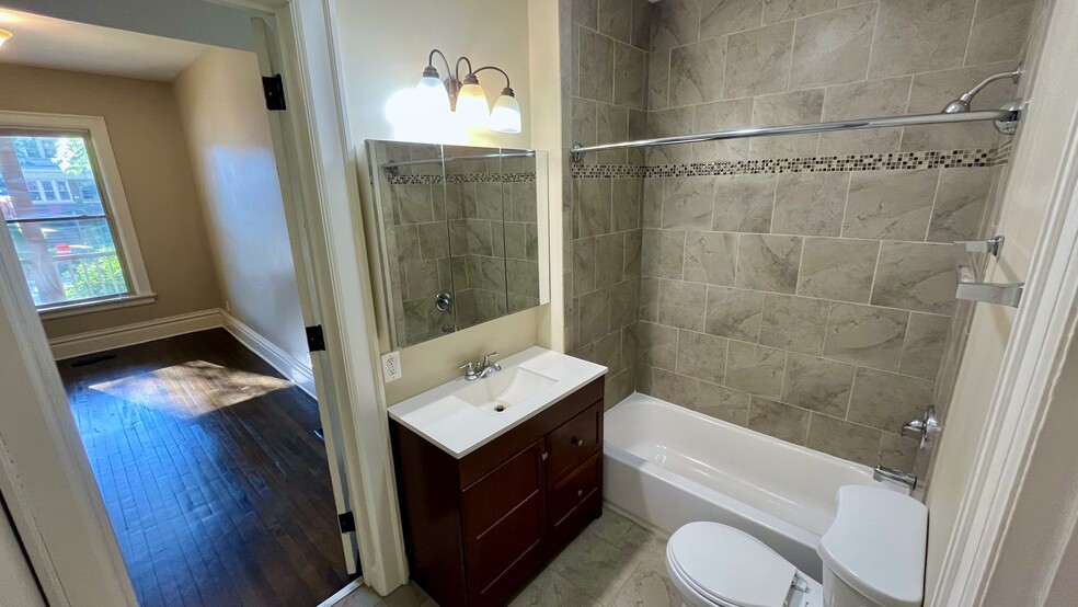 Bathroom - 2512 N Humboldt Blvd