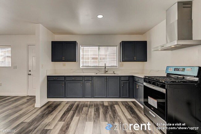 Building Photo - 2 br, 1 bath Triplex - 1948 Cherry Avenue,...