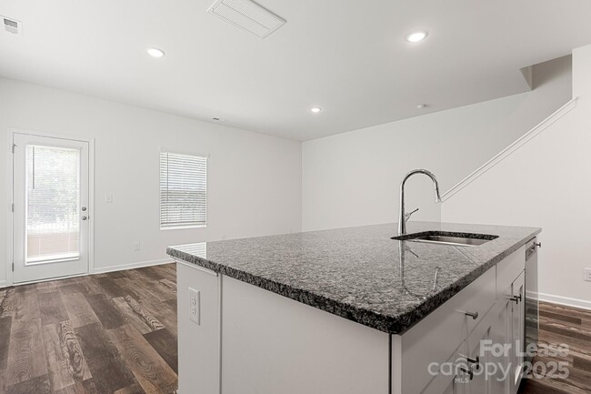 Building Photo - 110 Blakeslee Ct