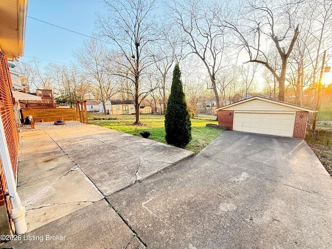 Building Photo - 600 Willow Brook Rd