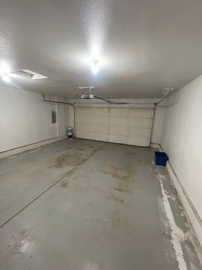 Building Photo - **MOVE IN SPECIAL**  Must See Updated 3 Bedroom with Large Yard!