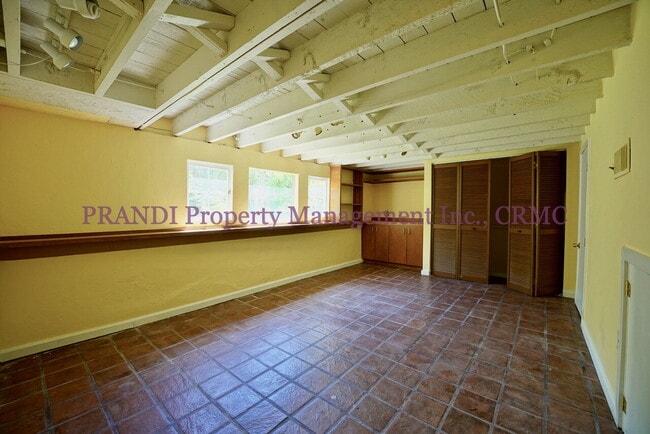 Building Photo - Tudor Gem in Prime Location by Memorial Park
