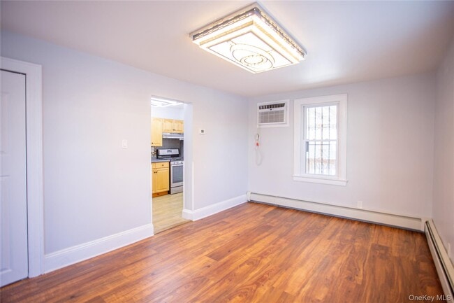 Building Photo - 1261 Waverly St