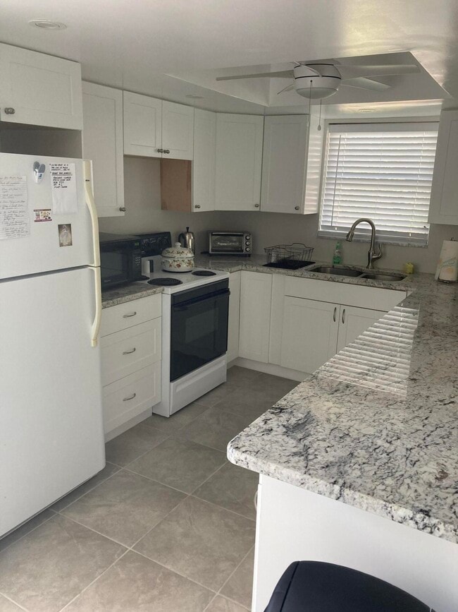 Building Photo - 2950 SE Ocean Blvd