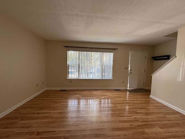 Building Photo - Immaculate Stonewall Heights Townhome!