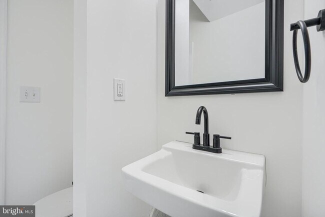 Building Photo - 7 S Carrollton Ave