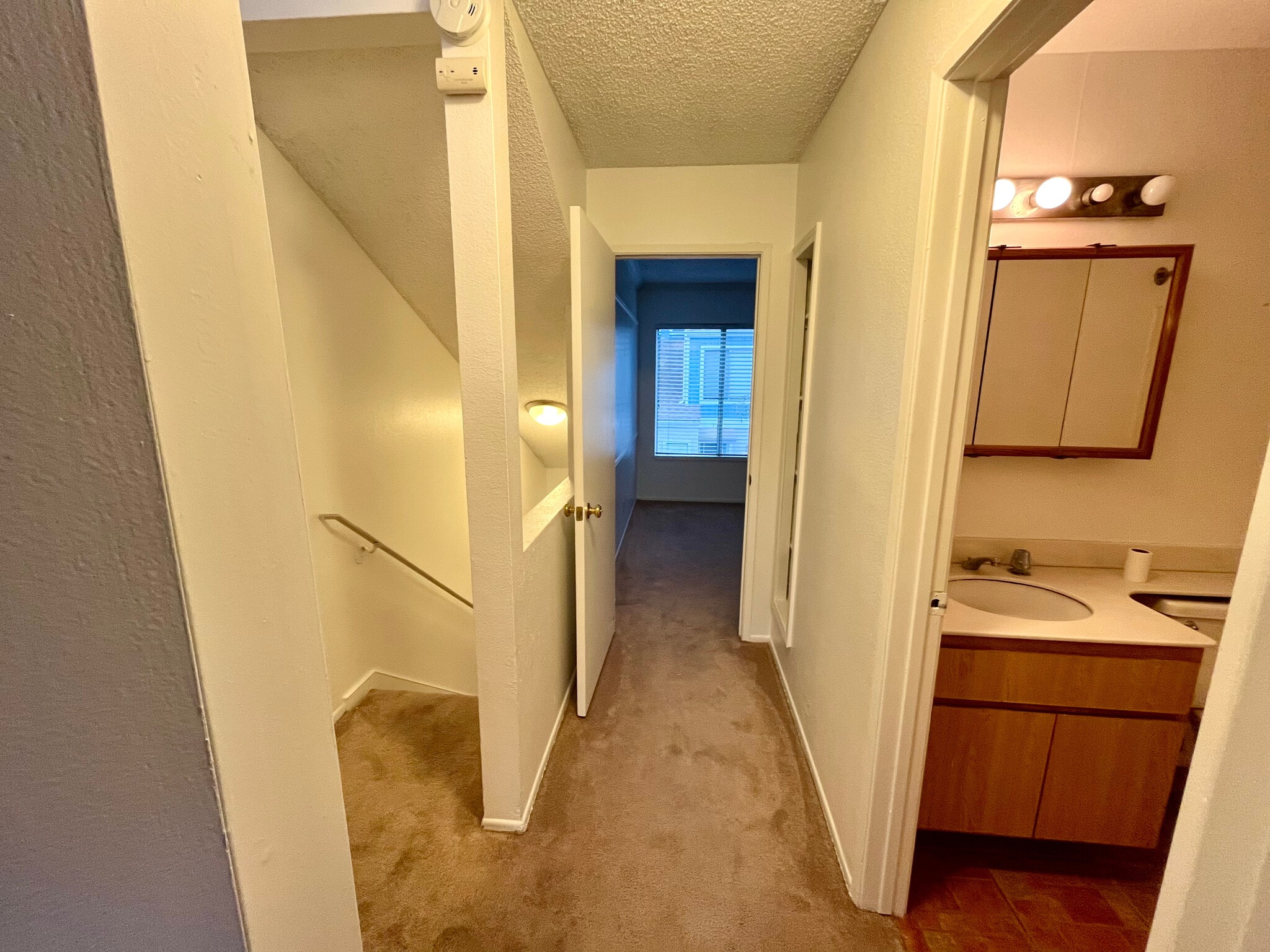 Building Photo - 8 Allenwood Ln