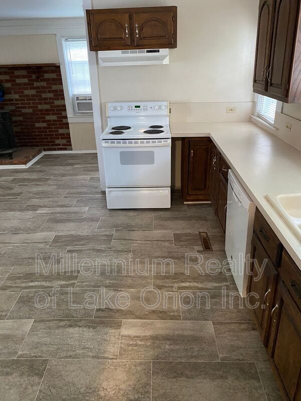 Building Photo - 709 W Dryden Rd