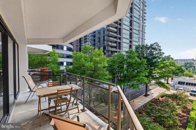 Building Photo - 1530 Key Blvd