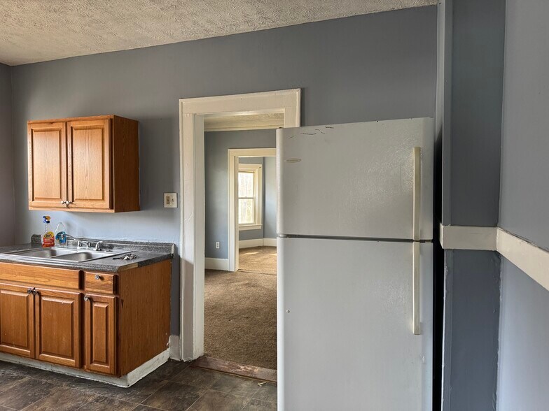 Building Photo - 386 Ridgeway Ave